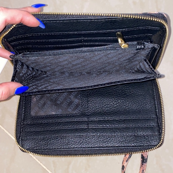 ⭐ Steve Madden Cheetah Wallet - Picture 6 of 6